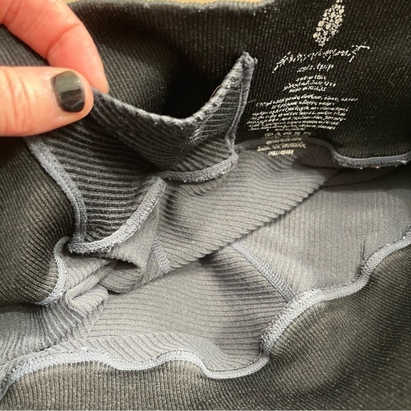 FREE People Movement Vintage Black Ribbed Chevron Leggings Cropped Size XS - Picture 9 of 10